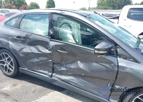 2018 Ford Focus Sel z USA, uszkodzony, nr VIN 1FADP3H24JL264994